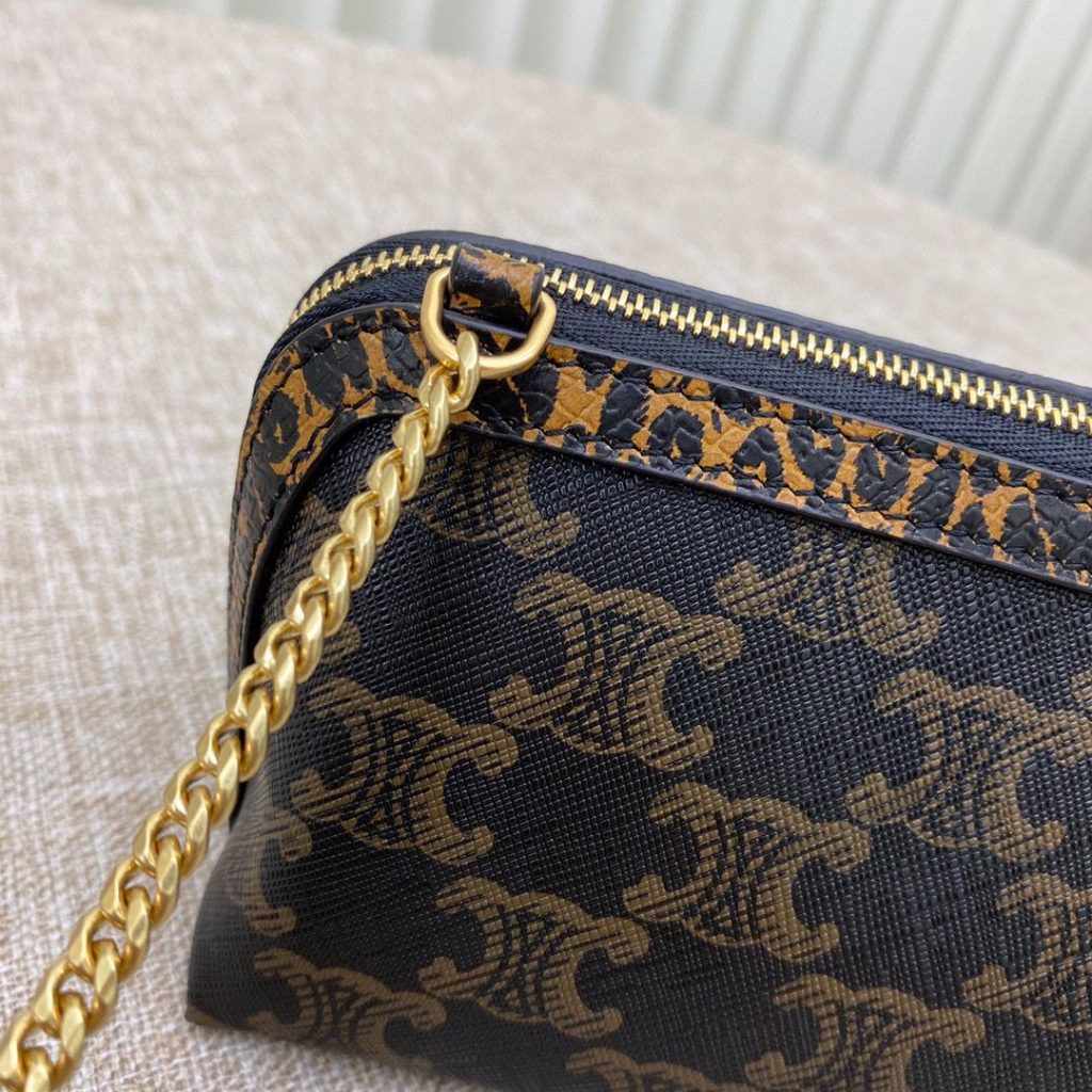 clutch-on-chain-in-triomphe-canvas-and-grained-with-leopard-print-1