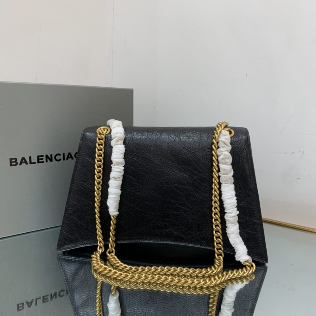 Crush Medium Chain Bag In Black For Women 12in/ 31cm