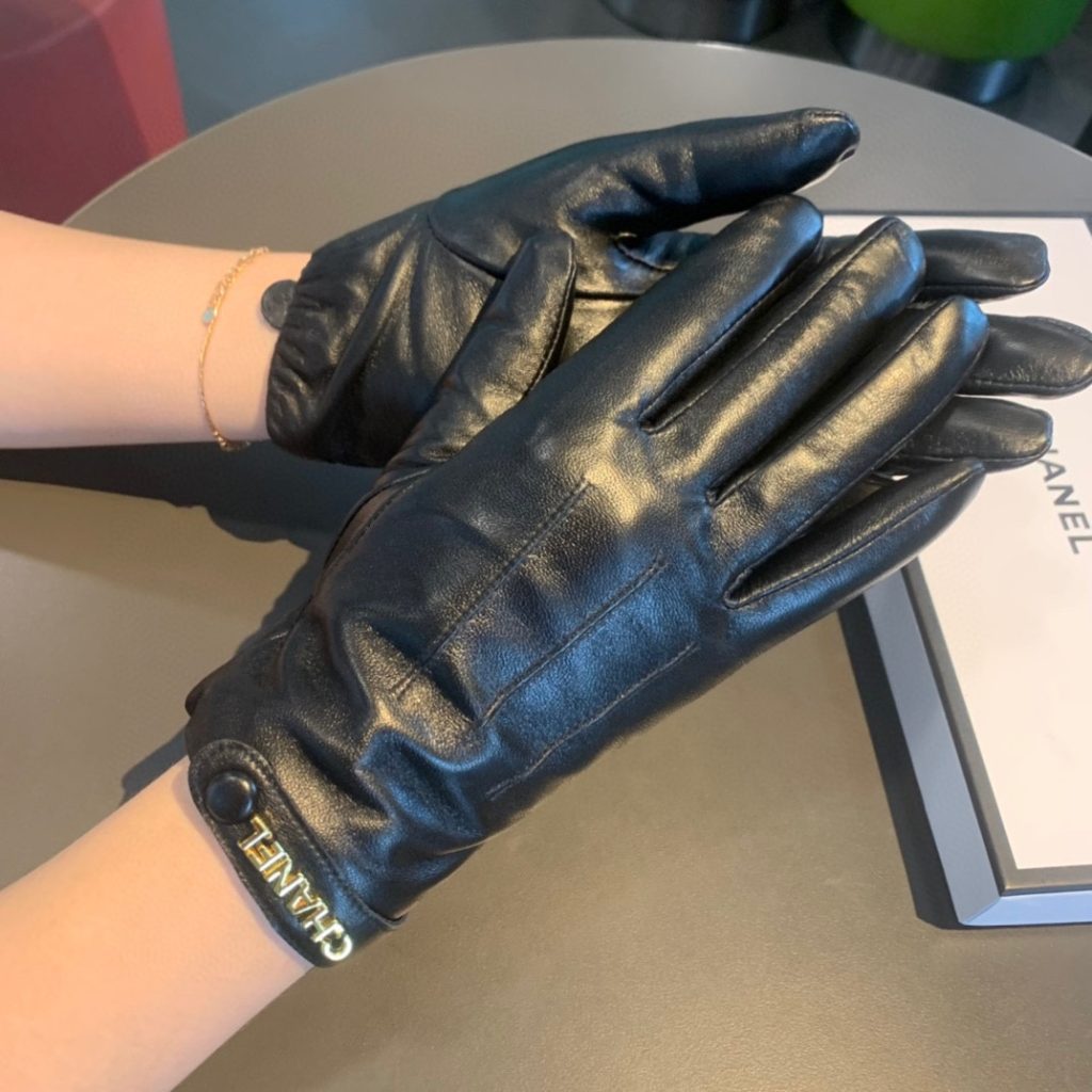 Chanel Gloves In Black