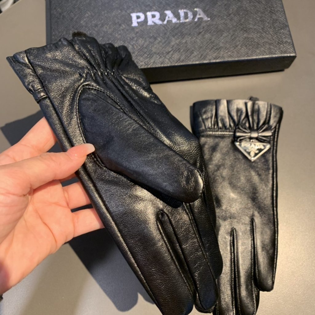 Prada Nappa Gloves In Black