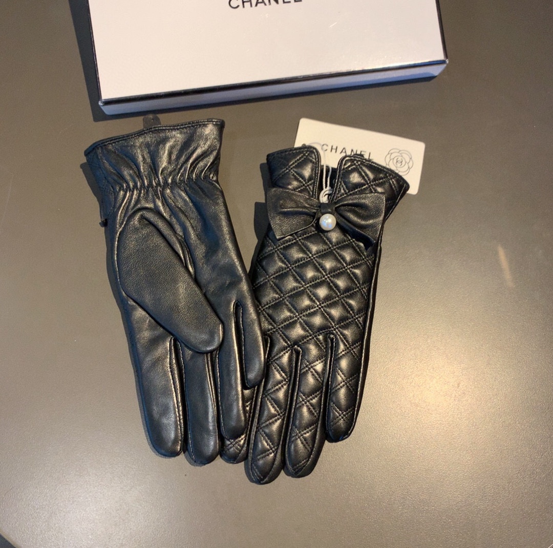 Chanel Gloves In Black