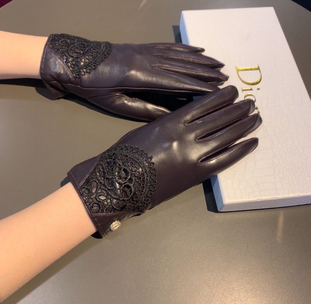 Dior Gloves In Dark Purple