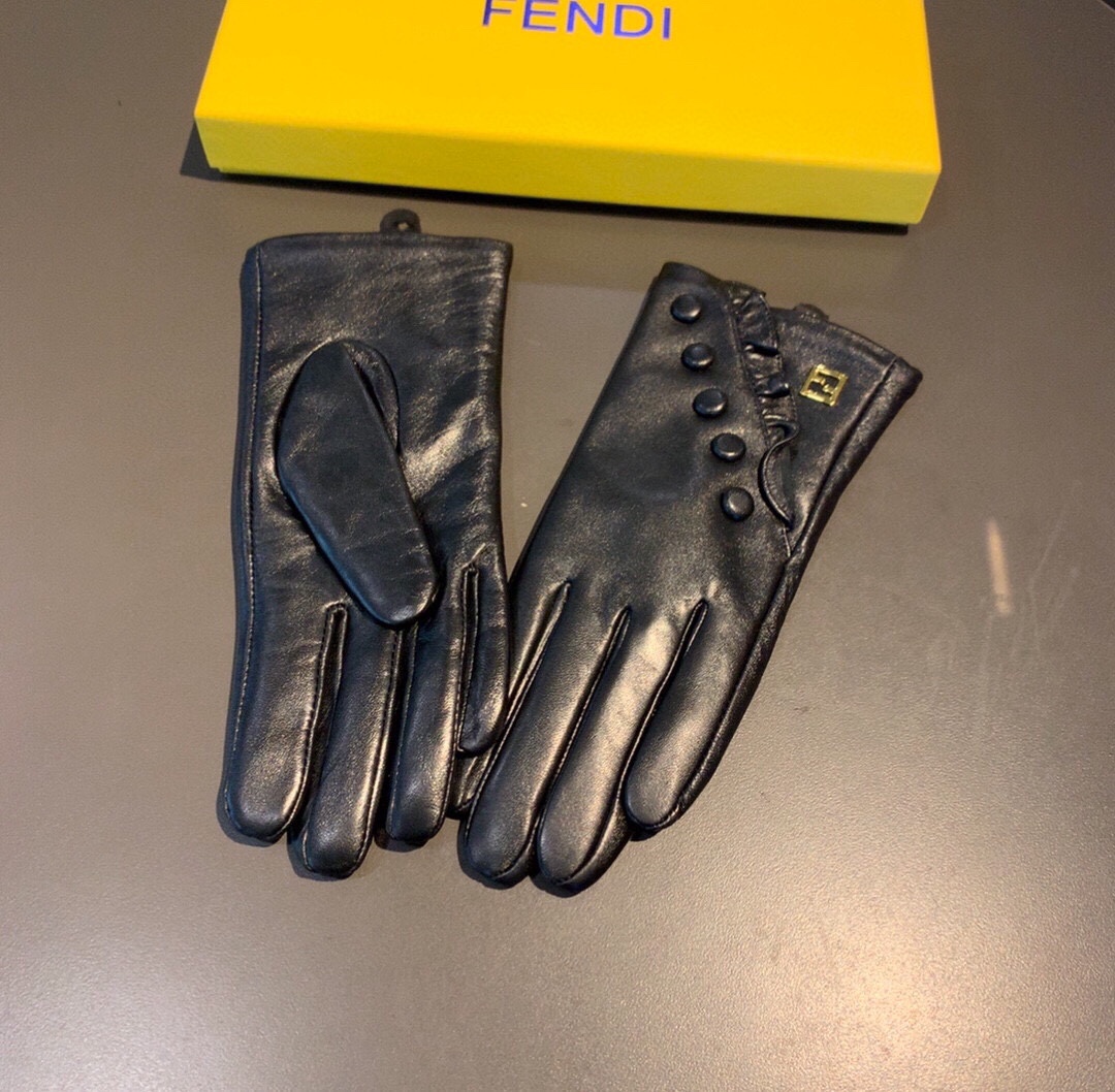 Fendi Gloves In Black