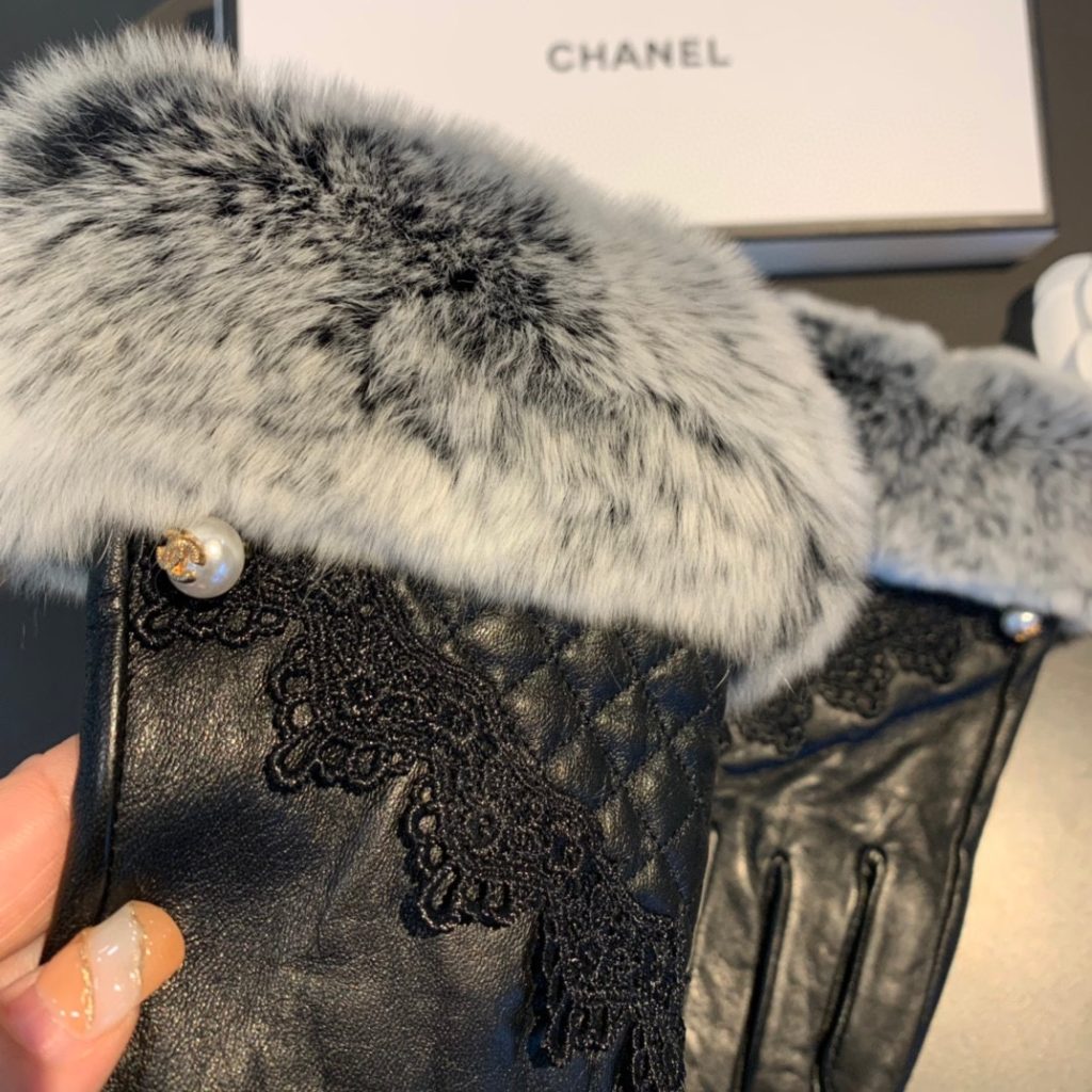 Chanel Gloves In Black