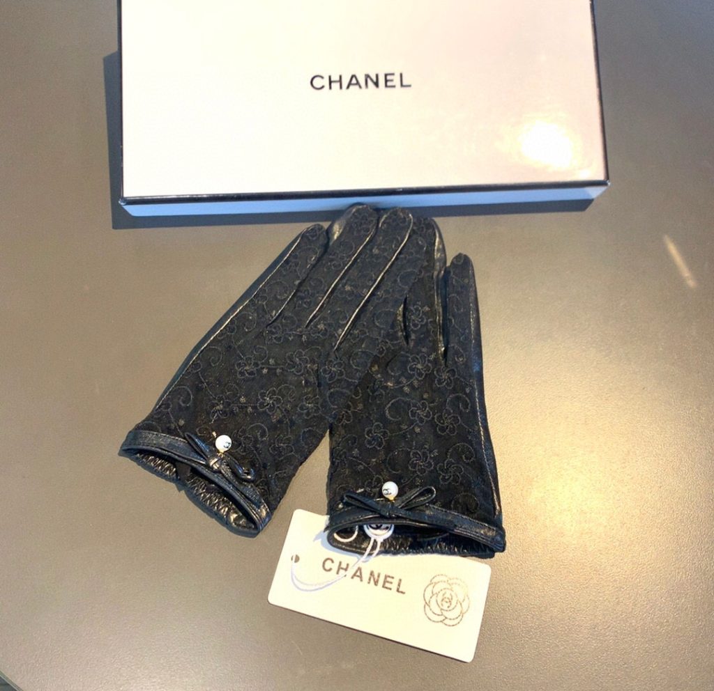 Chanel Gloves In Black