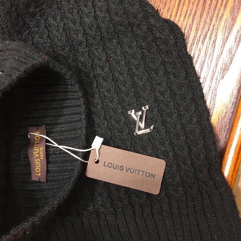 Louis Vuitton Beanie & Scarf Set In Black