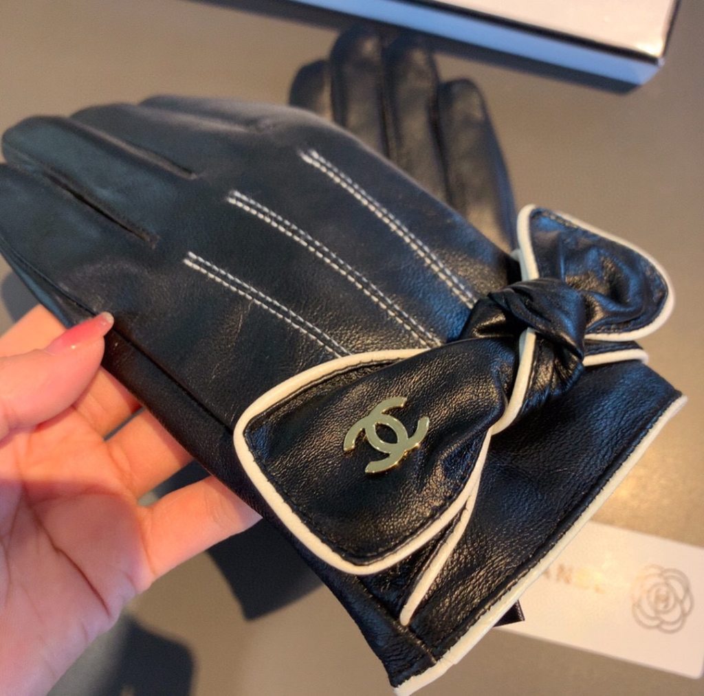 Chanel Gloves In Black