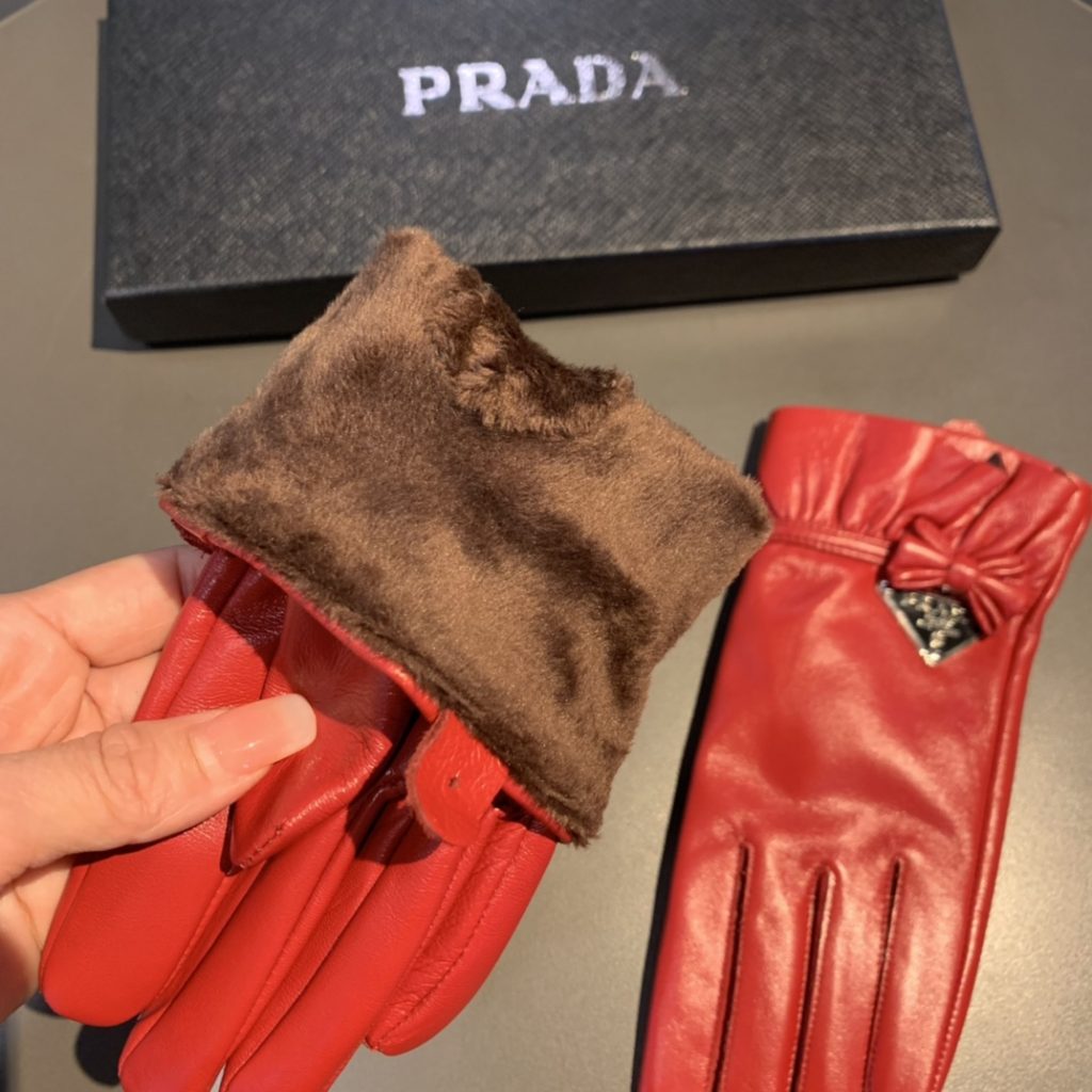 Prada Nappa Gloves In Red