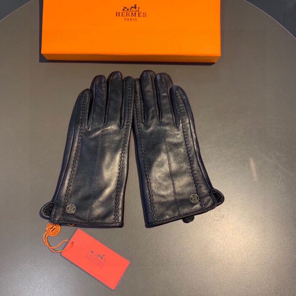 Hermes Soya Gloves In Black