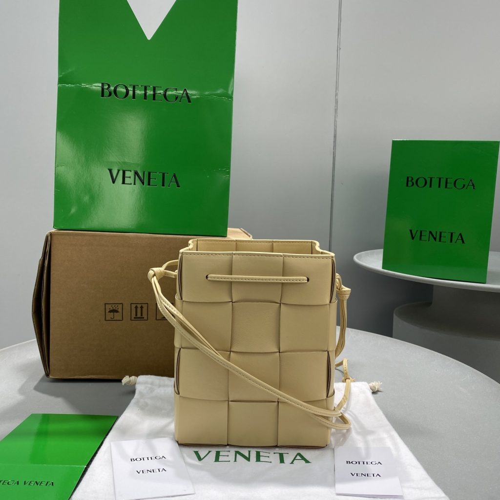 Bottega Veneta Mini Cassette Bucket Bag Beige, For Women, Women’s Bags 5.5in/14cm 680217VCQC49776