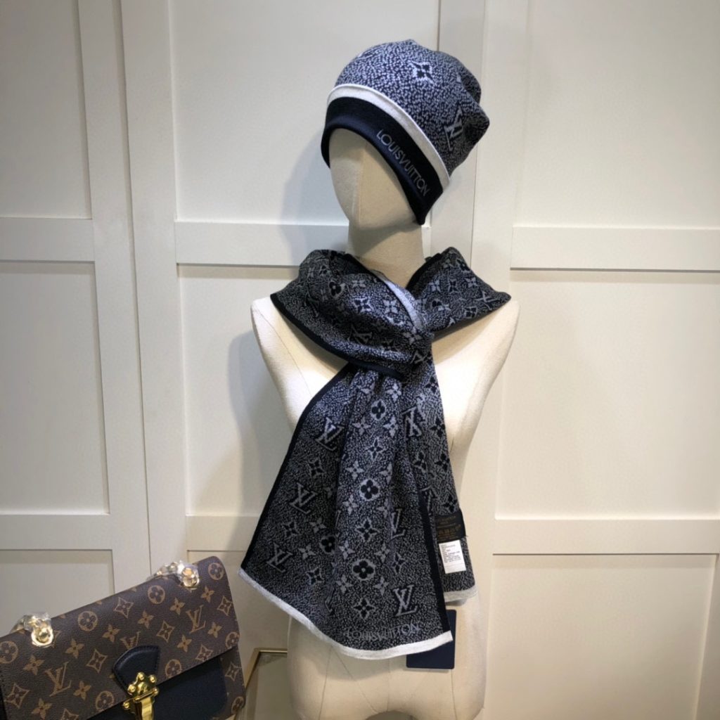 Louis Vuitton Beanie & Scarf Set In Black