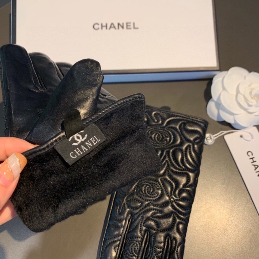 Chanel Gloves In Black