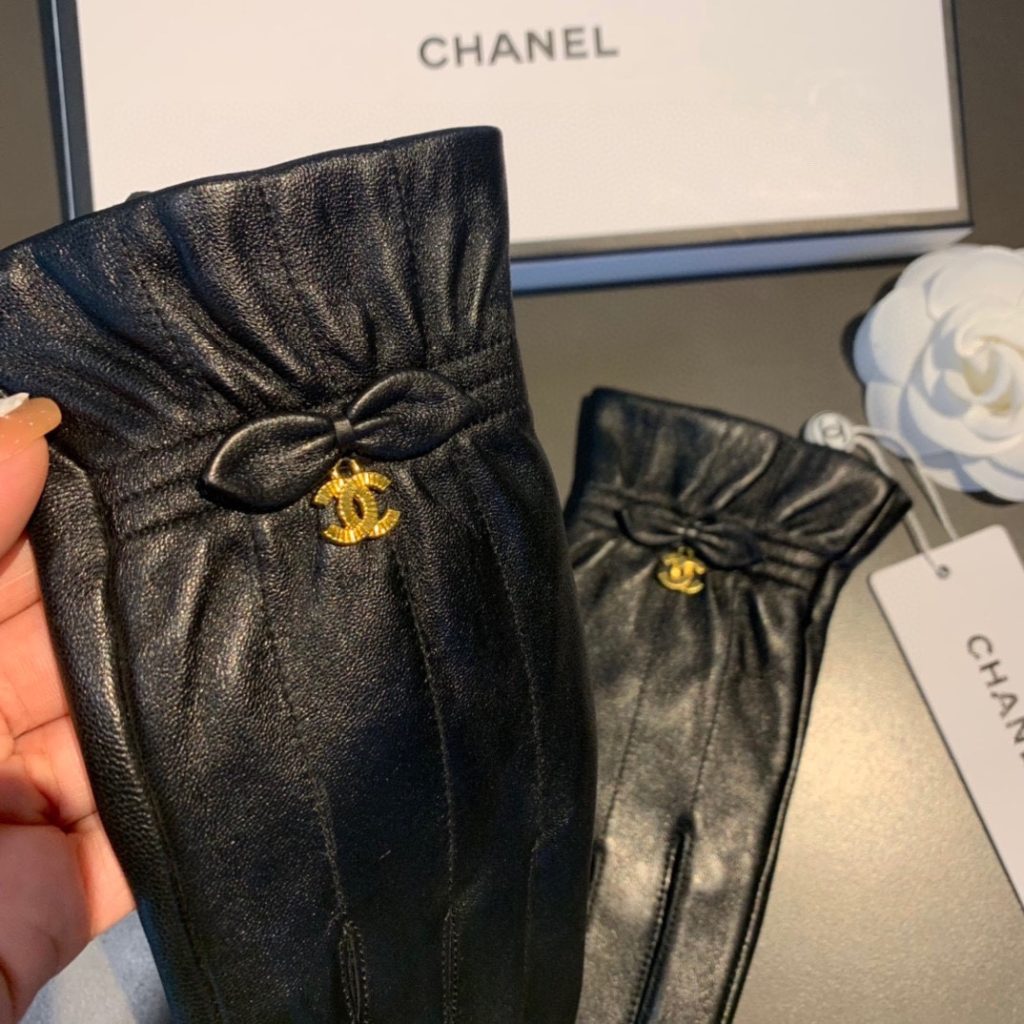 Chanel Gloves In Black