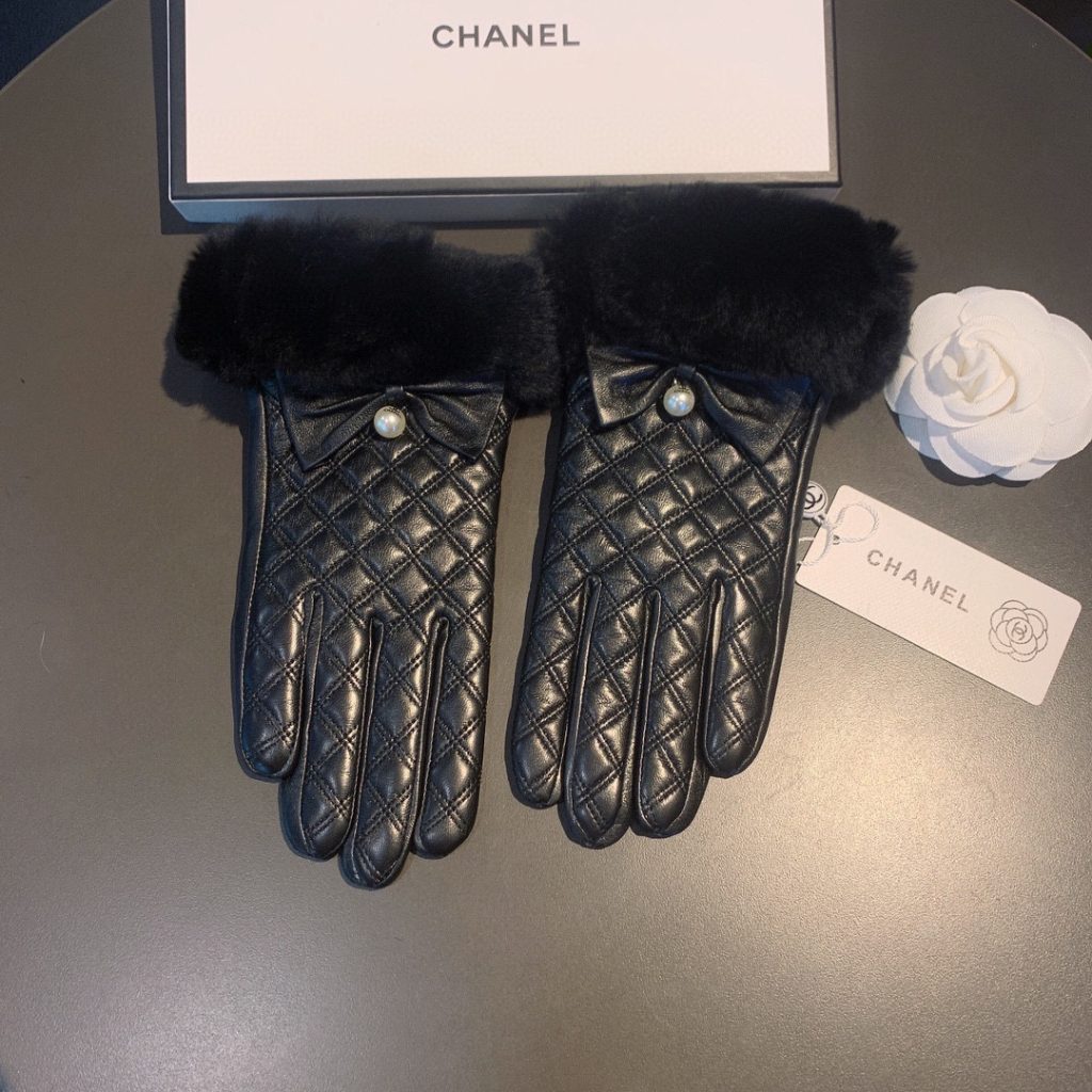 Chanel Gloves In Black