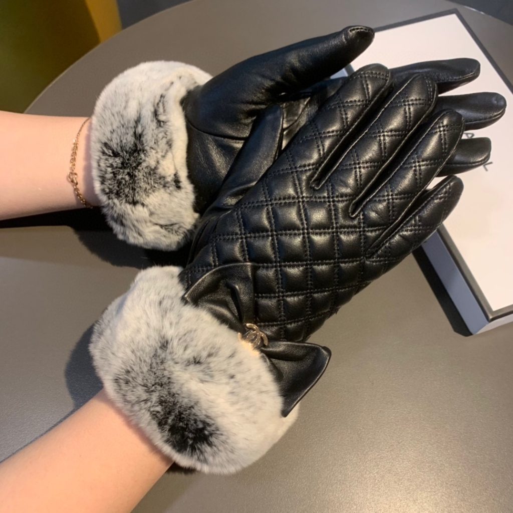 Chanel Gloves In Black