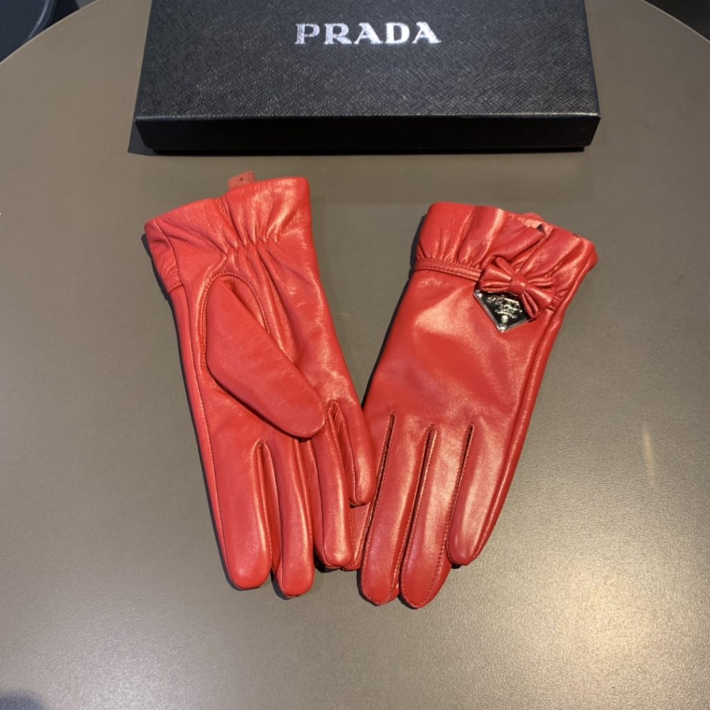 Prada Nappa Gloves In Red