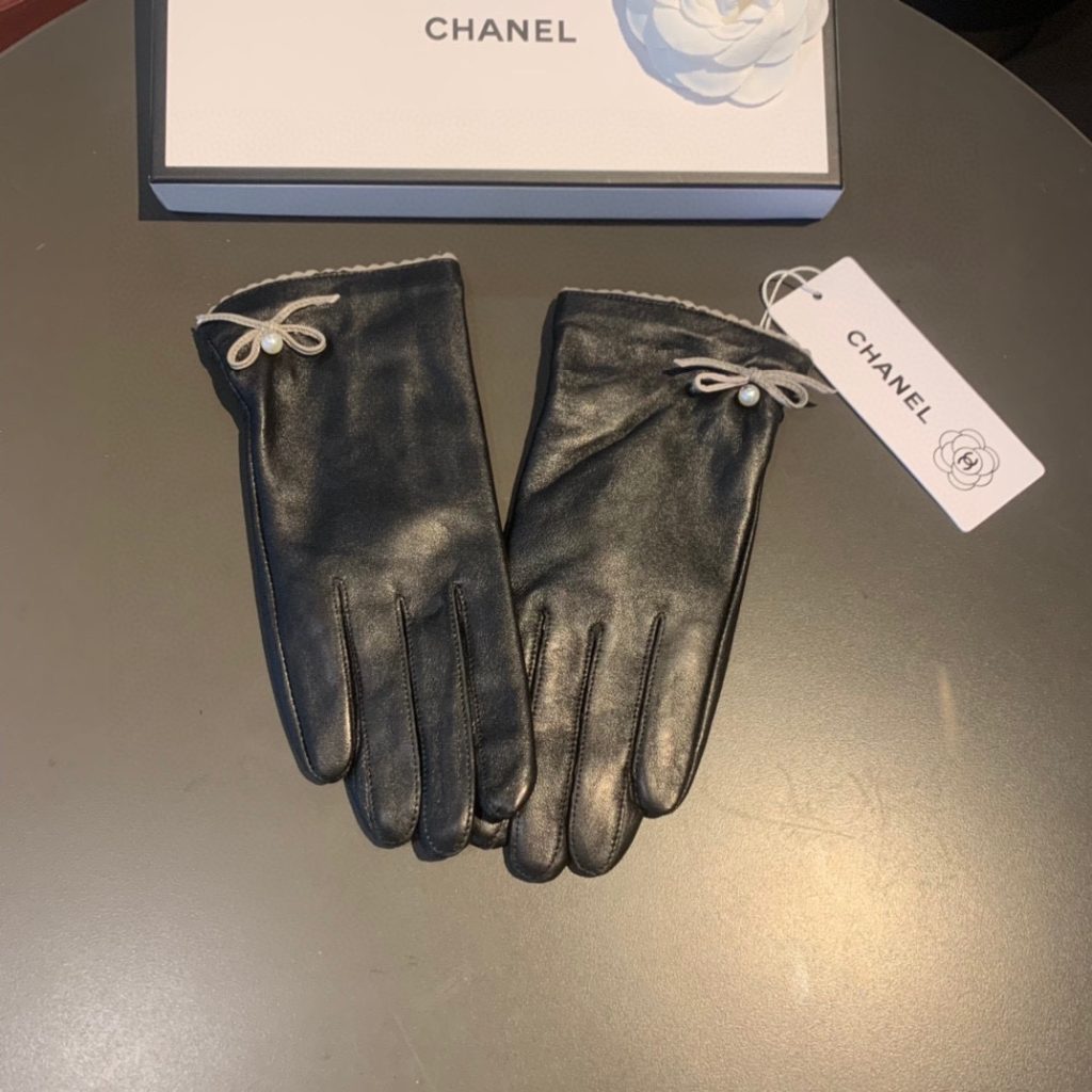 Chanel Gloves In Black