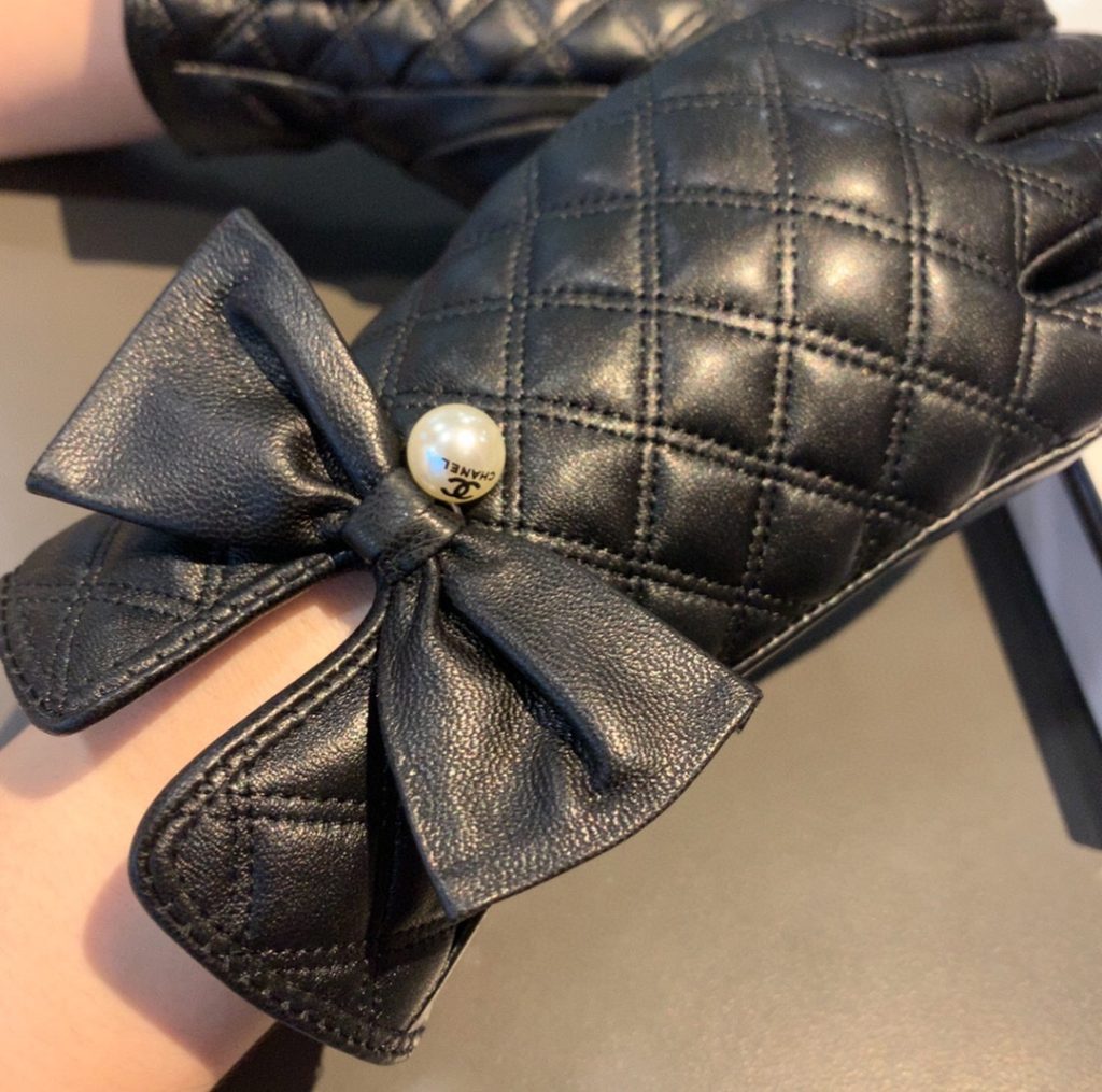 Chanel Gloves In Black