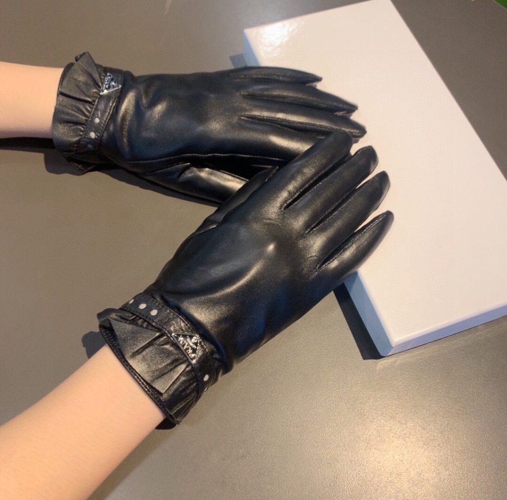 Prada Nappa Gloves In Black