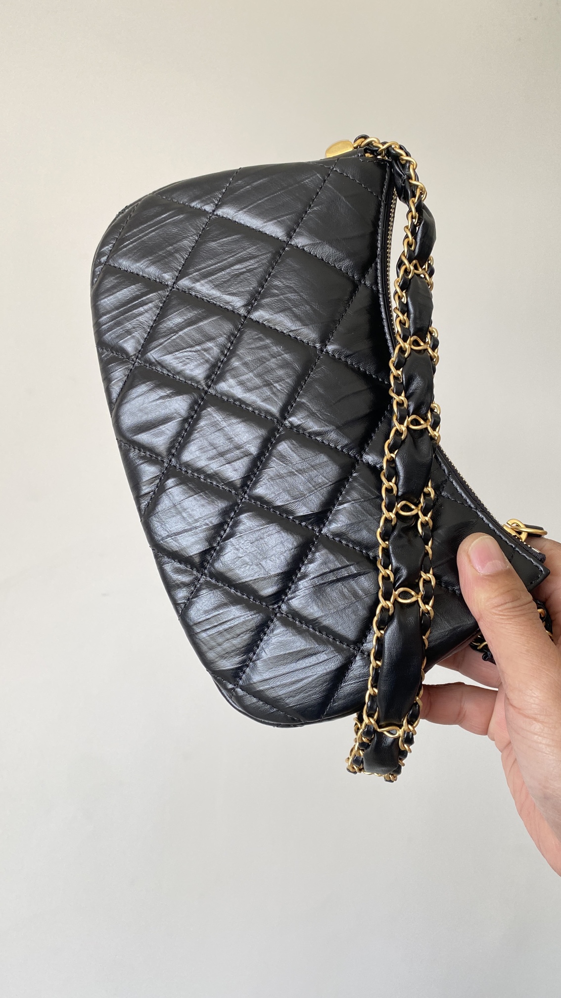 Chanel 23K Black Hobo Bag For Women 9,1in/25cm