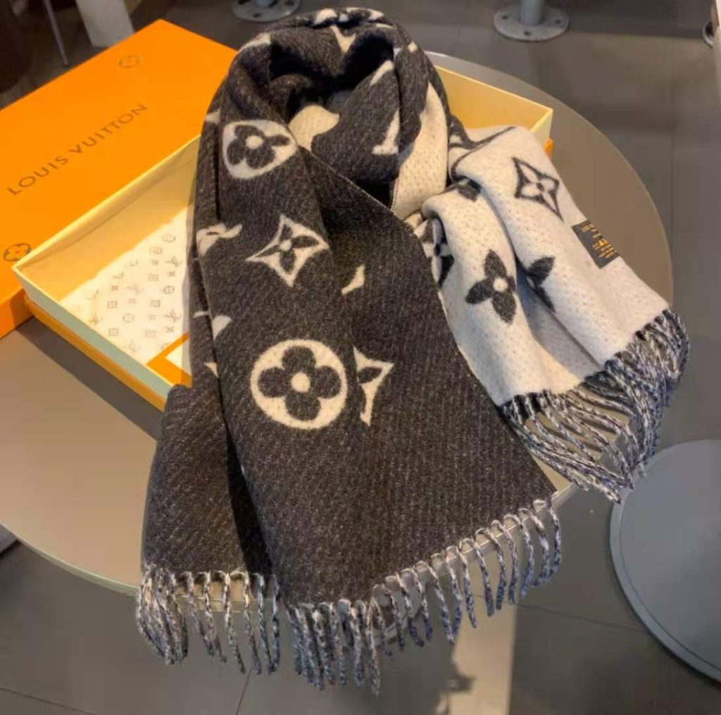 LV Essential Scarf Black For Women M77853