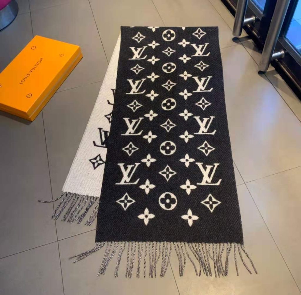 LV Essential Scarf Black For Women M77853