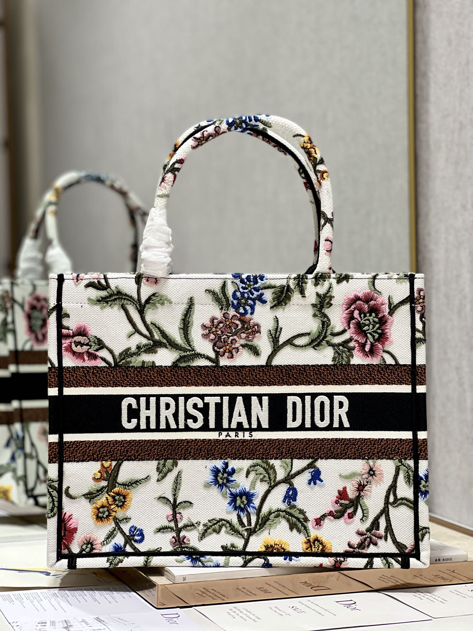 medium-dior-tote-bag-1