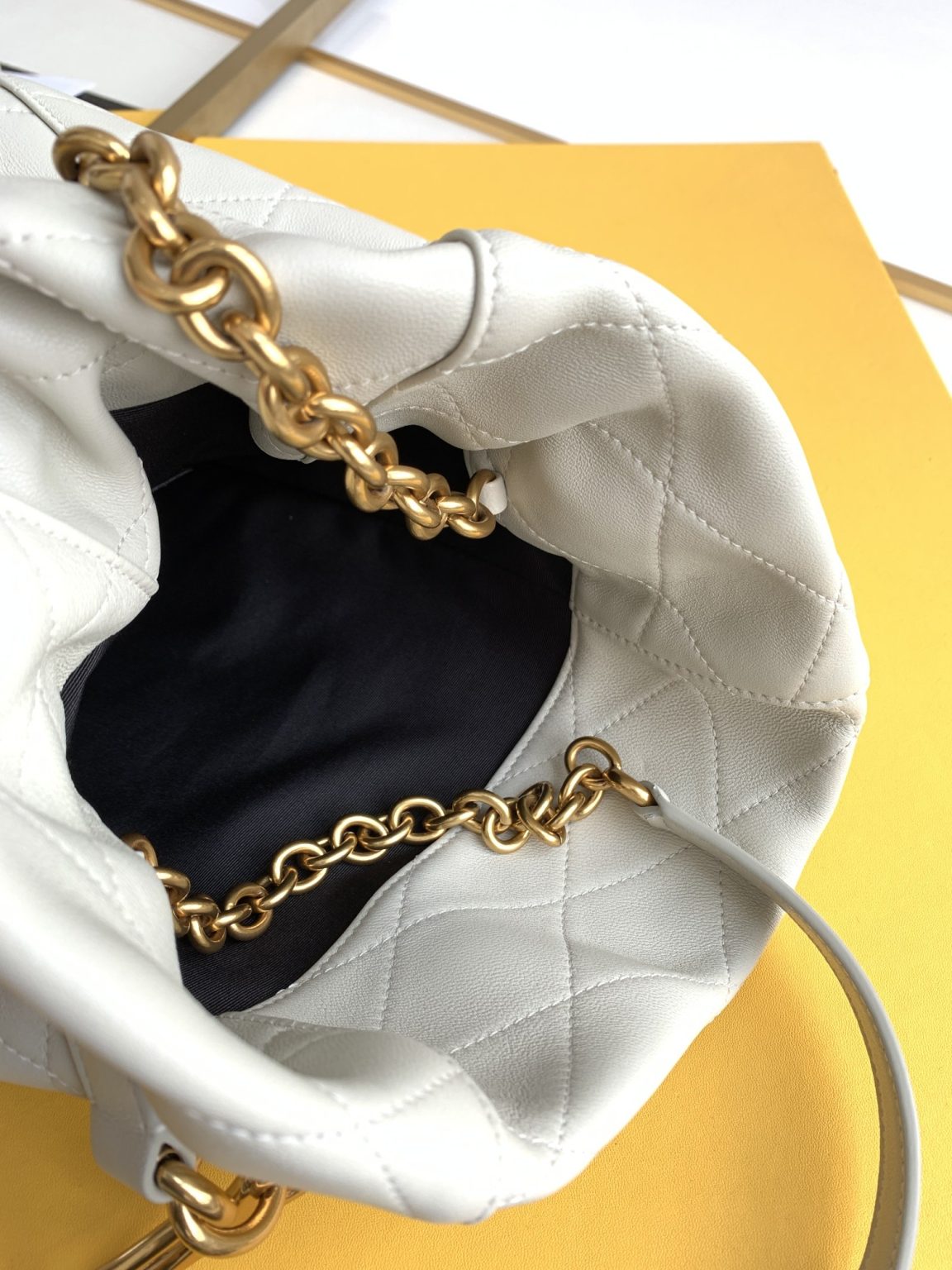 Saint Laurent Le Maillon Hook Bucket Bag White For Women, Women’s Bags 10.6in/27cm YSL  686310AAAJK9207