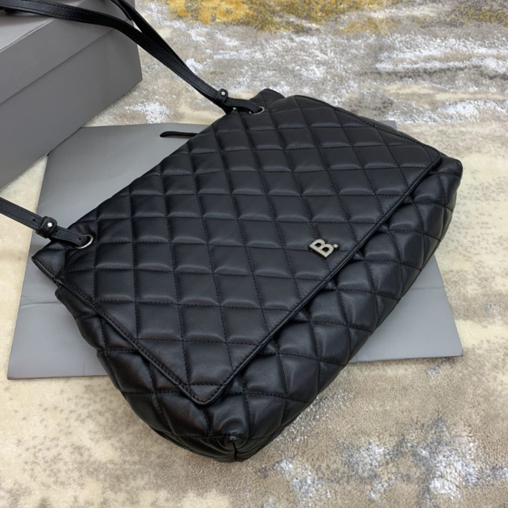 Touch B. Shoulder Bag Quilted Large In Black For Women 14n/36cm