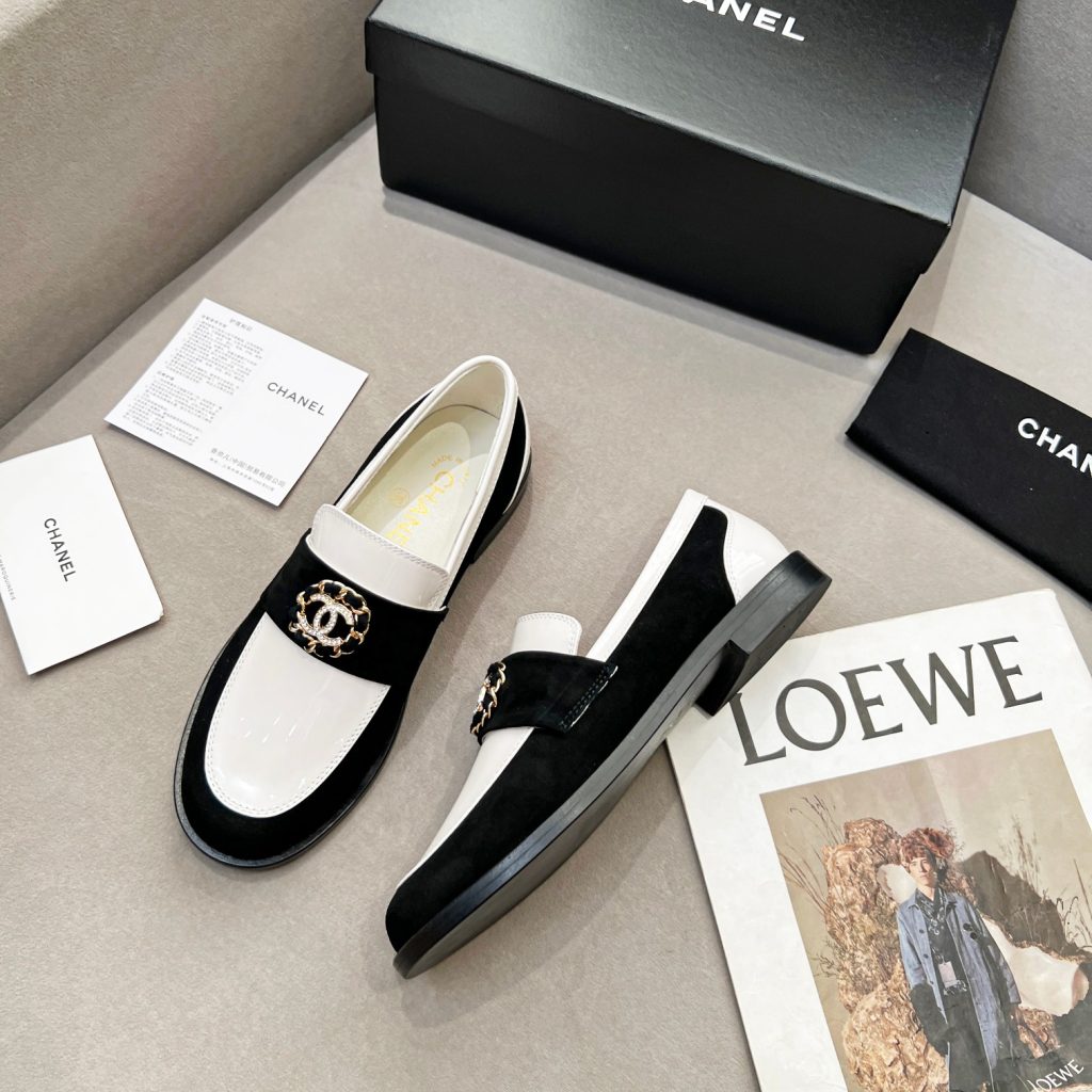 Chanel Women’s Loafers White And Black For Women G39606 Y56272 K5106