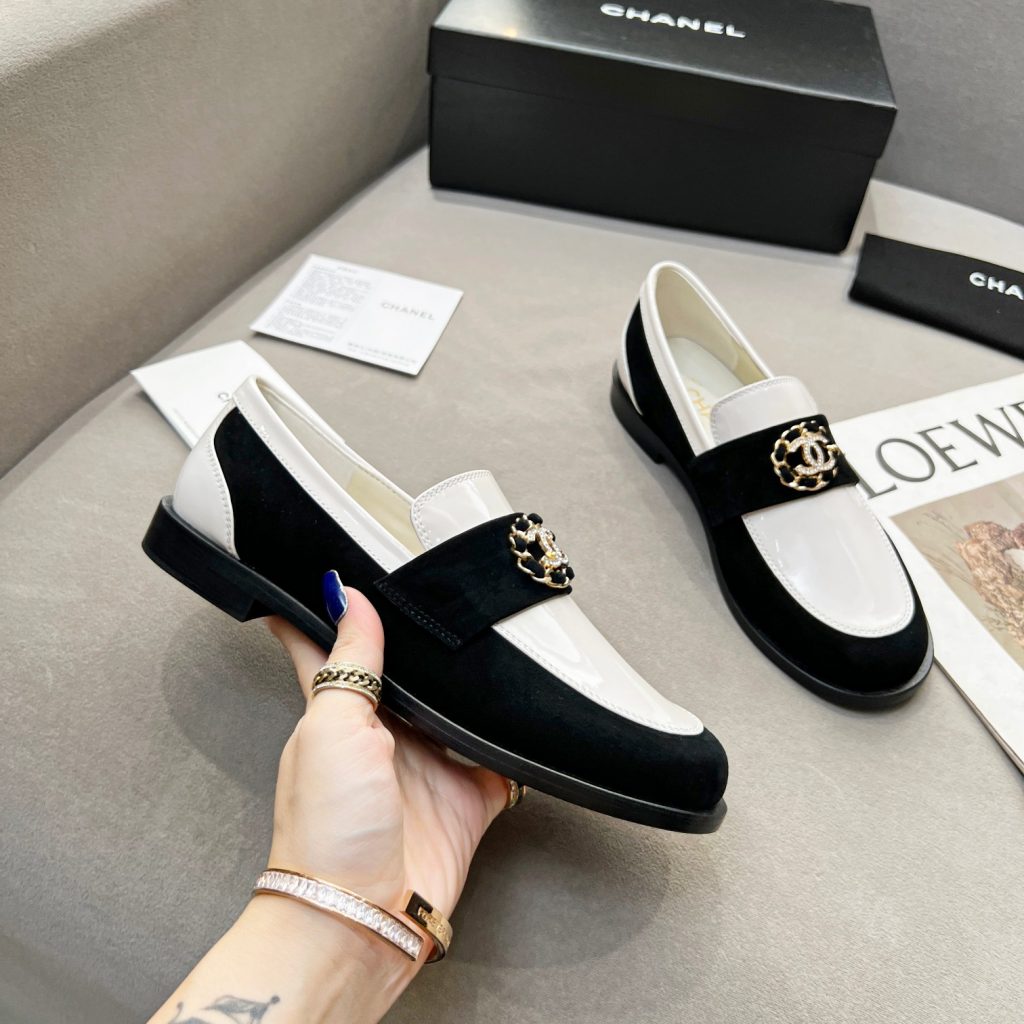 Chanel Women’s Loafers White And Black For Women G39606 Y56272 K5106