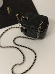 Vanity With Chain Black For Women 6.6 in / 17 cm