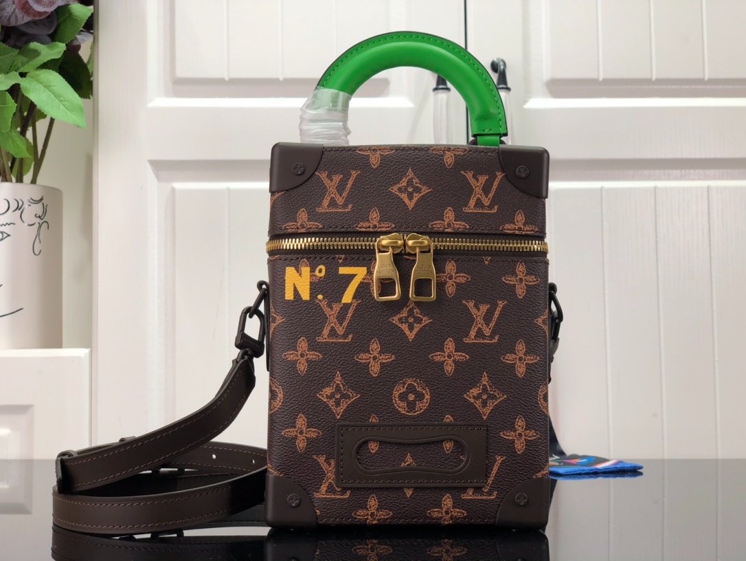 vertical-box-trunk-bag-monogram-2