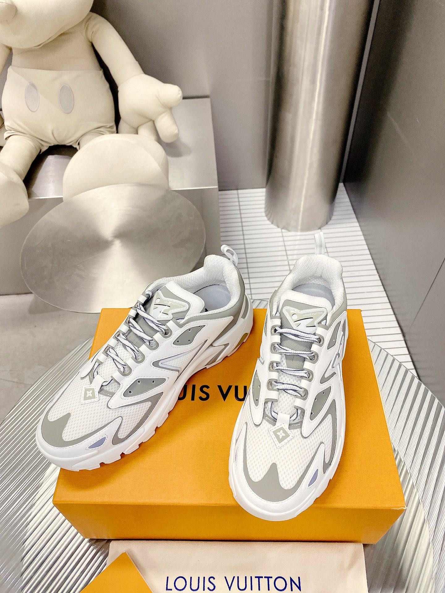 Louis Vuittion LV Runner Tatic Sneaker White For Men LV 1A9TUZ